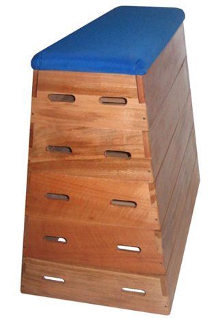 Cajón de salto piramidal